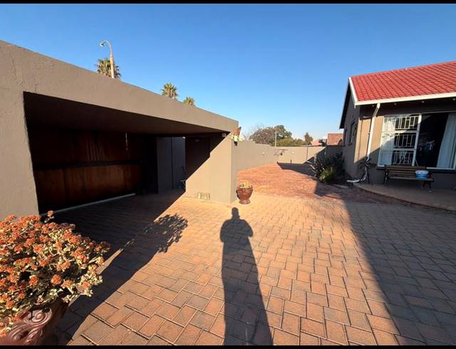 3 BEDROOM PROPERTY TO RENT IN SUNWARD PARK